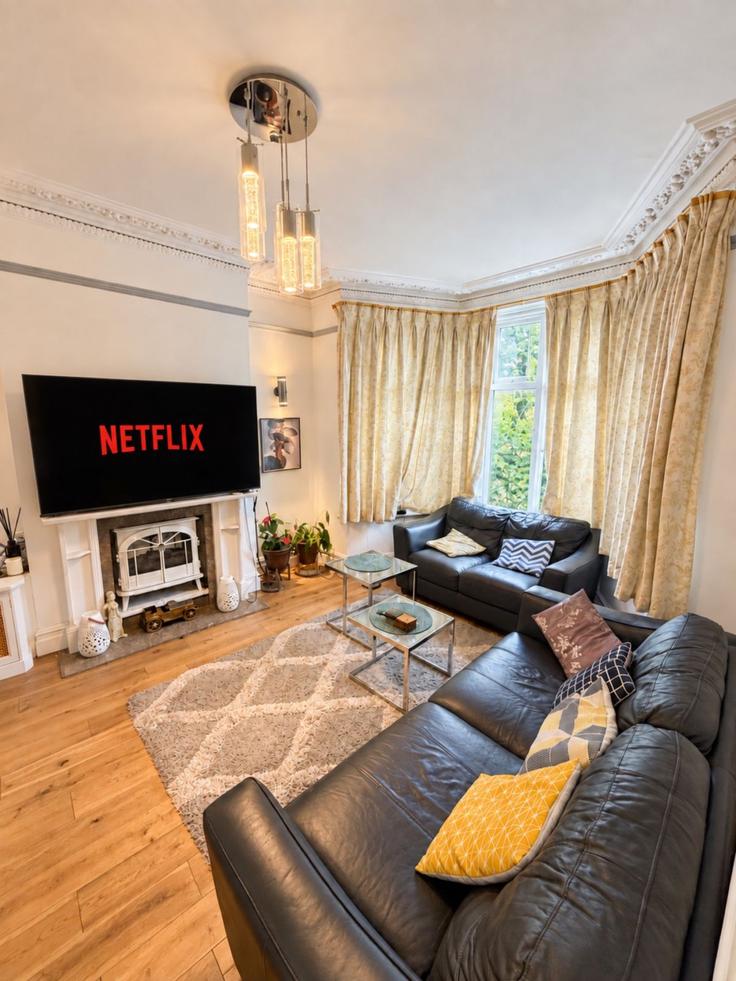 Salle de séjour élégante avec mobilier moderne dans un appartement à Building Strathearn Road - bwp - 1638758 à London Borough of Merton, London