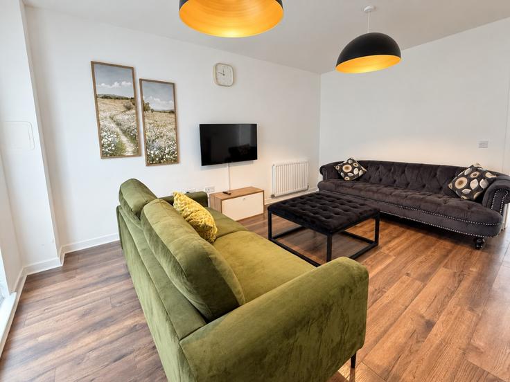 Elegant gestaltetes Wohnzimmer mit moderner Einrichtung in einer Wohnung im Building Muirhouse Avenue - bwp - 1695242 in Muirhouse/Salvesen, Edinburgh Elegant gestaltetes Wohnzimmer mit moderner Einrichtung in einer Wohnung im Building Muirhouse Avenue - bwp - 1695242 in Muirhouse/Salvesen, Edinburgh