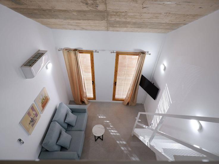 Valencia Poblats MarítimsのBuilding Carrer dels Àngels - cabanyal-estate - 1234688 - MADのアパートメントにある、モダンな家具を備えたエレガントなデザインのリビングルーム Valencia Poblats MarítimsのBuilding Carrer dels Àngels - cabanyal-estate - 1234688 - MADのアパートメントにある、モダンな家具を備えたエレガントなデザインのリビングルーム