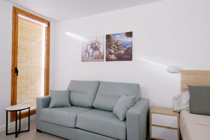 València Poblats MarítimsのBuilding Carrer del Sol - cabanyal-estate - 1460863のアパートメントにある、モダンな家具を備えたエレガントなデザインのリビングルーム València Poblats MarítimsのBuilding Carrer del Sol - cabanyal-estate - 1460863のアパートメントにある、モダンな家具を備えたエレガントなデザインのリビングルーム