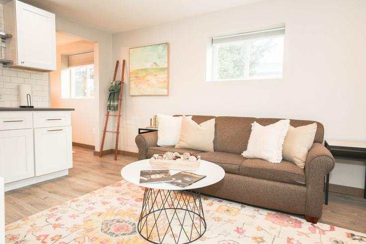 Bozeman, Bozeman에 위치한 Building North 15th Avenue - calitana-properties-llc - 1359690 유닛의 세련된 인테리어가 돋보이는 거실