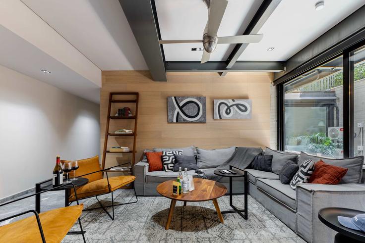 Sala de estar elegantemente projetada com móveis modernos em um apartamento no Building Avenida Moliere - capitalia - 1018006 - MEX em Mexico City, Mexico City Sala de estar elegantemente projetada com móveis modernos em um apartamento no Building Avenida Moliere - capitalia - 1018006 - MEX em Mexico City, Mexico City