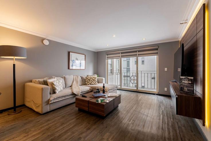 Building Calle Julio Verne - capitalia - 1018009 adresindeki bir dairede modern mobilyalarla zarif bir şekilde tasarlanmış oturma odası Mexico City, Mexico City