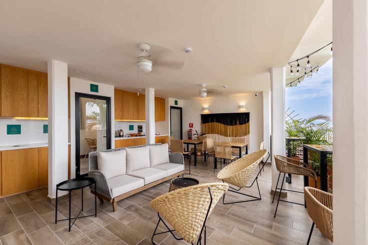 Puerto Vallarta, Puerto Vallarta에 위치한 Building Calle Matamoros - capitalia - 1252471 유닛의 세련된 인테리어가 돋보이는 거실 Puerto Vallarta, Puerto Vallarta에 위치한 Building Calle Matamoros - capitalia - 1252471 유닛의 세련된 인테리어가 돋보이는 거실