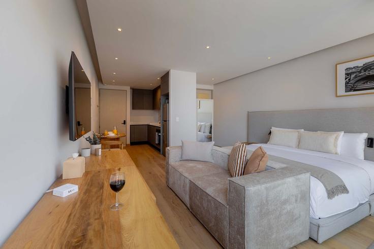 Building Hamburgo - capitalia - 1286420 adresindeki bir dairede modern mobilyalarla zarif bir şekilde tasarlanmış oturma odası Mexico City, Mexico City