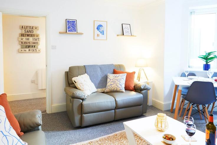 Elegante sala de estar con mobiliario moderno en un apartamento en Building Rutland Terrace - cara-louise-shardlow - 1367427 en Scarborough District, Scarborough Elegante sala de estar con mobiliario moderno en un apartamento en Building Rutland Terrace - cara-louise-shardlow - 1367427 en Scarborough District, Scarborough