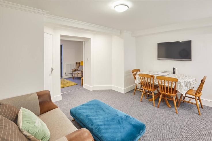 Salle de séjour élégante avec mobilier moderne dans un appartement à Building Rutland Terrace - cara-louise-shardlow - 1367421 à Scarborough District, Scarborough