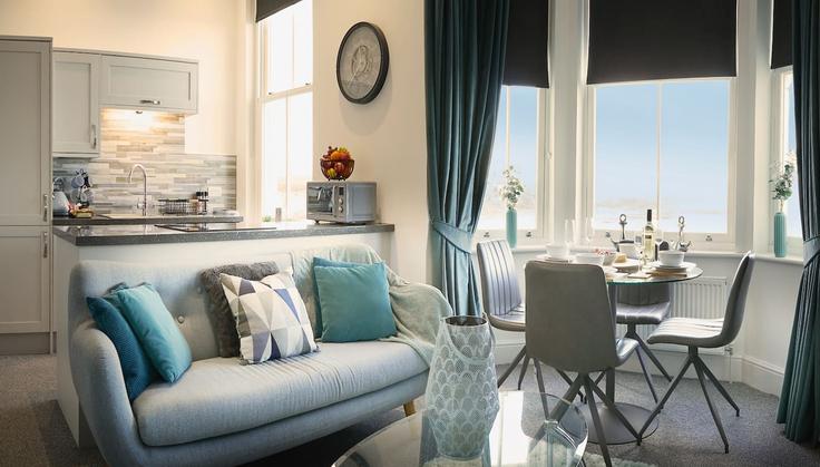 Salle de séjour élégante avec mobilier moderne dans un appartement à Building Rutland Terrace - cara-louise-shardlow - 1367424 à Scarborough District, Scarborough