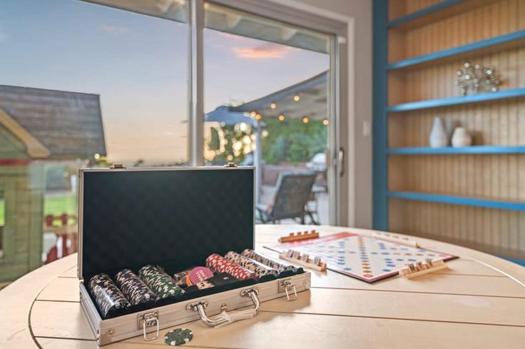 San Diego San DiegoのBuilding Pacifica Drive - cardovacationsrentals - 1024463 - SANのアパートメントにある、モダンな家具を備えたエレガントなデザインのリビングルーム San Diego San DiegoのBuilding Pacifica Drive - cardovacationsrentals - 1024463 - SANのアパートメントにある、モダンな家具を備えたエレガントなデザインのリビングルーム