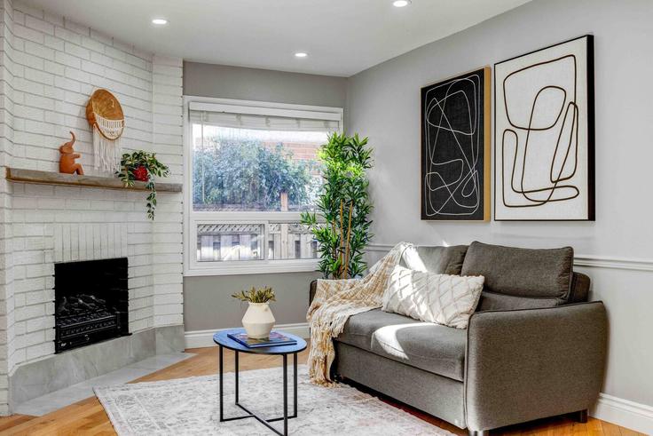 Building 98 River Oaks Boulevard West - casa-co-host-1 - 1698570 adresindeki bir dairede modern mobilyalarla zarif bir şekilde tasarlanmış oturma odası Oakville, Oakville Building 98 River Oaks Boulevard West - casa-co-host-1 - 1698570 adresindeki bir dairede modern mobilyalarla zarif bir şekilde tasarlanmış oturma odası Oakville, Oakville