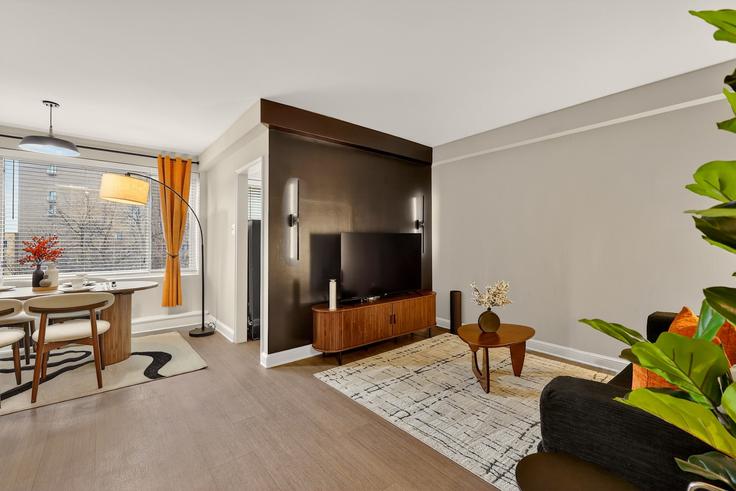 Salle de séjour élégante avec mobilier moderne dans un appartement à Building Arlington Boulevard - casa-properties - 1364183 à Arlington, Arlington Salle de séjour élégante avec mobilier moderne dans un appartement à Building Arlington Boulevard - casa-properties - 1364183 à Arlington, Arlington
