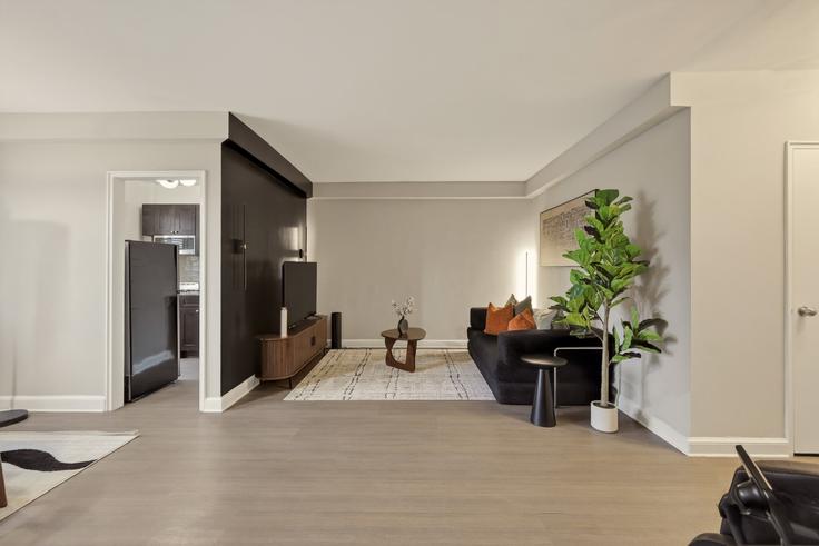 Elegante sala de estar con mobiliario moderno en un apartamento en Building Arlington Boulevard - casa-properties - 1364184 en Arlington, Arlington Elegante sala de estar con mobiliario moderno en un apartamento en Building Arlington Boulevard - casa-properties - 1364184 en Arlington, Arlington