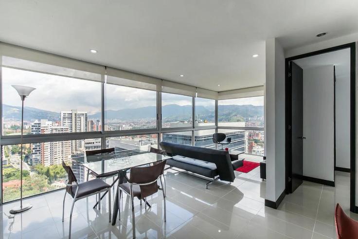 El Poblado, Medellín에 위치한 Building Carrera 38 - casacol - 1321247 유닛의 세련된 인테리어가 돋보이는 거실