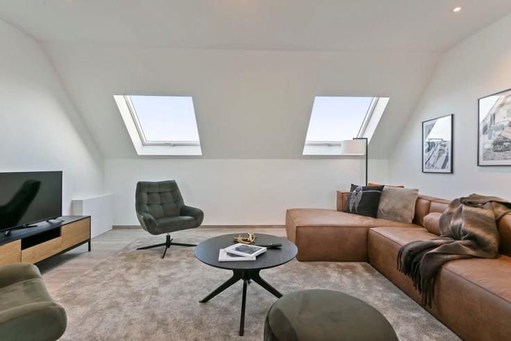 Elegante sala de estar con mobiliario moderno en un apartamento en Building Natiënlaan - casiola-belgium - 1504272 en Knokke-Heist, Knokke-Heist Elegante sala de estar con mobiliario moderno en un apartamento en Building Natiënlaan - casiola-belgium - 1504272 en Knokke-Heist, Knokke-Heist