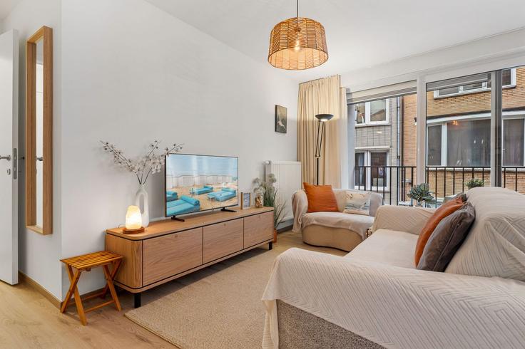 Sala de estar elegantemente projetada com móveis modernos em um apartamento no Building Sint-Paulusstraat - casiola-belgium - 1639954 em Ostend, Ostend Sala de estar elegantemente projetada com móveis modernos em um apartamento no Building Sint-Paulusstraat - casiola-belgium - 1639954 em Ostend, Ostend