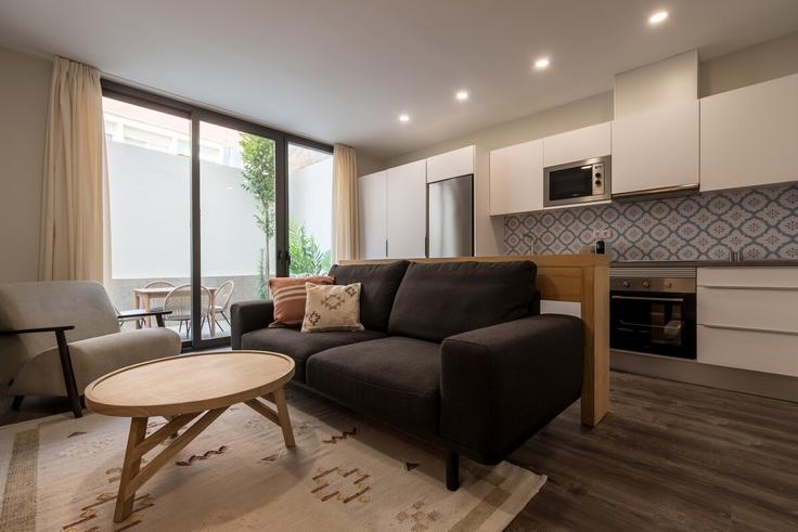 Sant Martí, Barcelona에 위치한 Building Carrer de Bilbao - caterina-house - 1302607 - BCN 아파트의 세련된 인테리어가 돋보이는 거실 Sant Martí, Barcelona에 위치한 Building Carrer de Bilbao - caterina-house - 1302607 - BCN 아파트의 세련된 인테리어가 돋보이는 거실