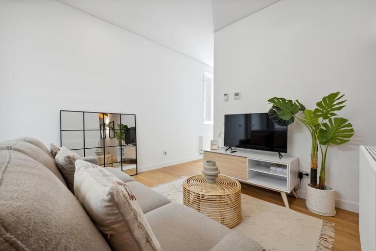 Elegant gestaltetes Wohnzimmer mit moderner Einrichtung in einer Wohnung im Building Corredera Baja de San Pablo - caterina-house - 1461666 in Centro, Madrid Elegant gestaltetes Wohnzimmer mit moderner Einrichtung in einer Wohnung im Building Corredera Baja de San Pablo - caterina-house - 1461666 in Centro, Madrid