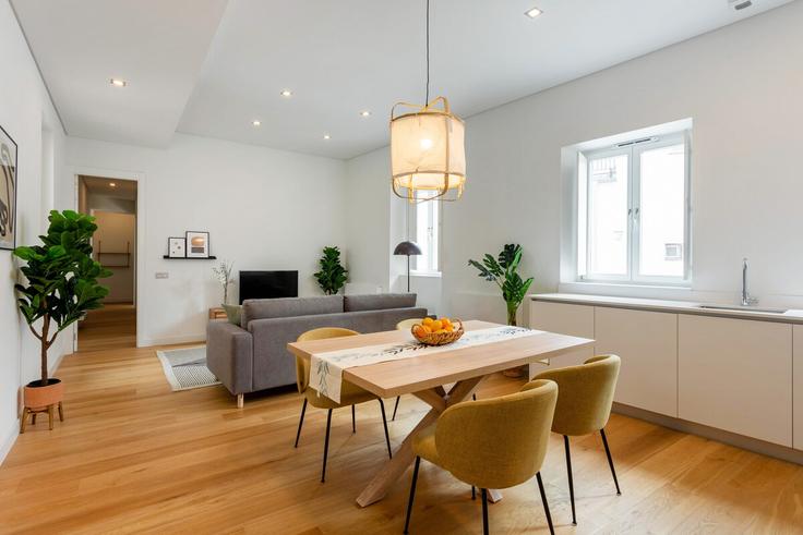 Elegant gestaltetes Wohnzimmer mit moderner Einrichtung in einer Wohnung im Building Corredera Baja de San Pablo - caterina-house - 1461668 in Centro, Madrid Elegant gestaltetes Wohnzimmer mit moderner Einrichtung in einer Wohnung im Building Corredera Baja de San Pablo - caterina-house - 1461668 in Centro, Madrid