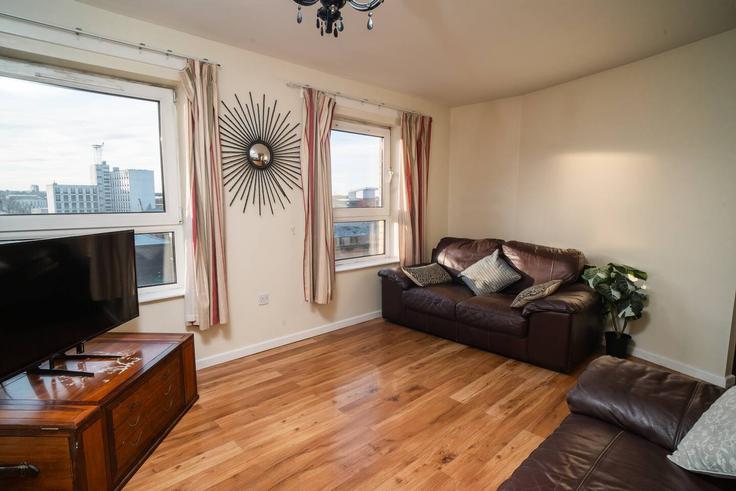 Belfast BelfastのBuilding College Square North - cc-apartments - 1511061のアパートメントにある、モダンな家具を備えたエレガントなデザインのリビングルーム