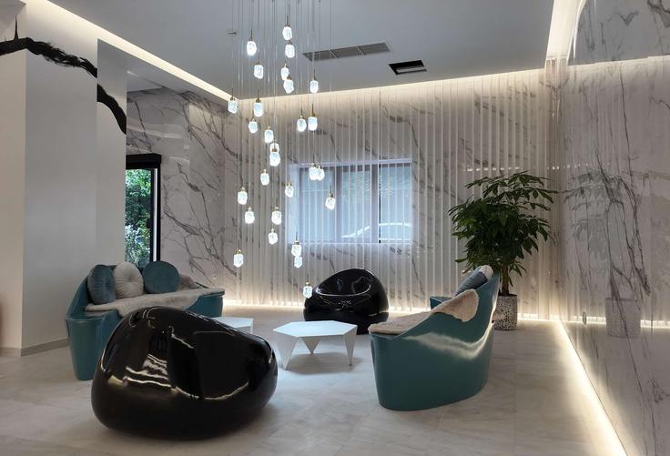 Piraeus, Athens 소재 Building Efploías - cclux - 1328883 유닛에 마련된, 현대적인 가구로 꾸며진 우아한 디자인의 거실 Piraeus, Athens 소재 Building Efploías - cclux - 1328883 유닛에 마련된, 현대적인 가구로 꾸며진 우아한 디자인의 거실