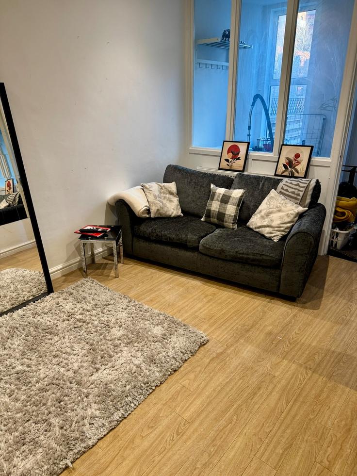 Salle de séjour élégante avec mobilier moderne dans un appartement à Building East Street - ccp-stays - 1696976 à Bristol, Bristol