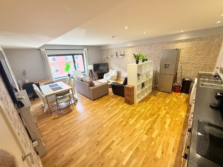 Salle de séjour élégante avec mobilier moderne dans un appartement à Building West Street - ccp-stays - 1696973 à Bristol, Bristol