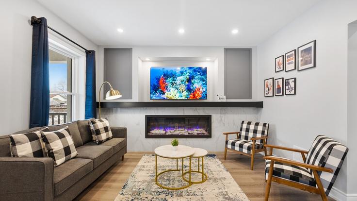 Salle de séjour élégante avec mobilier moderne dans un appartement à Building Mountville Avenue - ce-stays-lp - 1473151 à Hamilton, Hamilton