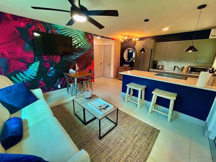 Fort Lauderdale Fort LauderdaleのBuilding Northeast 14th Avenue - cest-la-vie-vacation-rentals - 1369652のアパートメントにある、モダンな家具を備えたエレガントなデザインのリビングルーム Fort Lauderdale Fort LauderdaleのBuilding Northeast 14th Avenue - cest-la-vie-vacation-rentals - 1369652のアパートメントにある、モダンな家具を備えたエレガントなデザインのリビングルーム