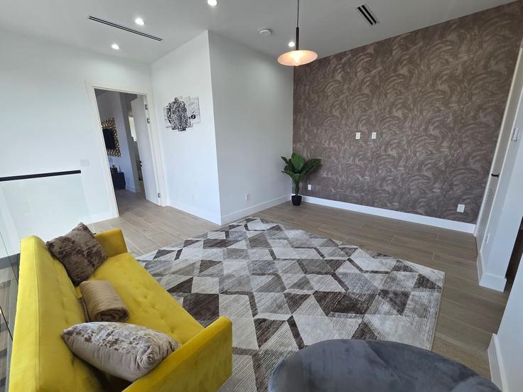 Fort Lauderdale Fort LauderdaleのBuilding Miami Road - cest-la-vie-vacation-rentals - 1369665のアパートメントにある、モダンな家具を備えたエレガントなデザインのリビングルーム Fort Lauderdale Fort LauderdaleのBuilding Miami Road - cest-la-vie-vacation-rentals - 1369665のアパートメントにある、モダンな家具を備えたエレガントなデザインのリビングルーム