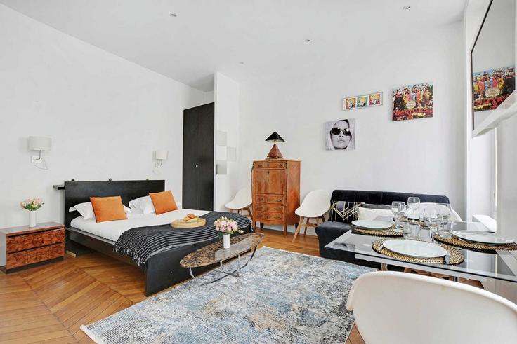 Salle de séjour élégante avec mobilier moderne dans un appartement à Building Rue Béranger - checkmyguest - 1350551 à 3rd arrondissement, Paris Salle de séjour élégante avec mobilier moderne dans un appartement à Building Rue Béranger - checkmyguest - 1350551 à 3rd arrondissement, Paris