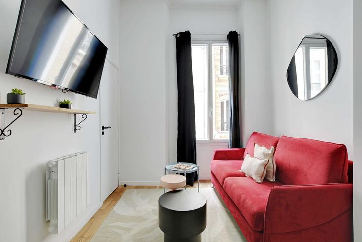 Salle de séjour élégante avec mobilier moderne dans un appartement à Building Rue du Faubourg Saint-Antoine - checkmyguest - 1350716 à 12th arrondissement, Paris