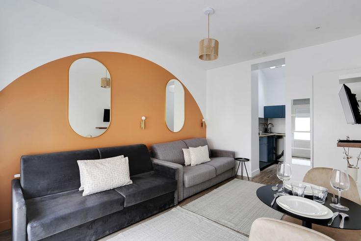 Elegante sala de estar con mobiliario moderno en un apartamento en Building Rue Popincourt - checkmyguest - 1349993 en 11th arrondissement, Paris