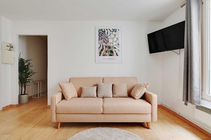 Sala de estar elegantemente projetada com móveis modernos em um apartamento no Building Rue de Montreuil - checkmyguest - 1350318 em 11th arrondissement, Paris Sala de estar elegantemente projetada com móveis modernos em um apartamento no Building Rue de Montreuil - checkmyguest - 1350318 em 11th arrondissement, Paris