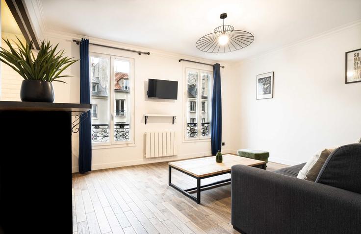 Paris 12th arrondissementのBuilding Rue du Faubourg Saint-Antoine - checkmyguest - 1350808のアパートメントにある、モダンな家具を備えたエレガントなデザインのリビングルーム Paris 12th arrondissementのBuilding Rue du Faubourg Saint-Antoine - checkmyguest - 1350808のアパートメントにある、モダンな家具を備えたエレガントなデザインのリビングルーム