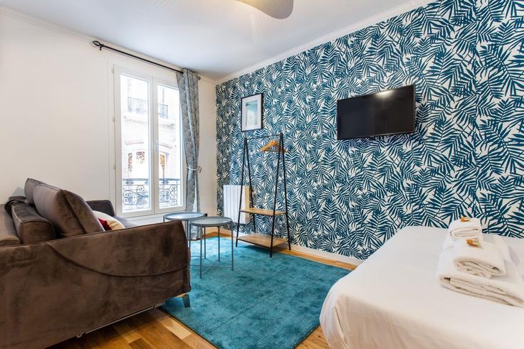 Elegant gestaltetes Wohnzimmer mit moderner Einrichtung in einer Wohnung im Building Rue du Faubourg Saint-Antoine - checkmyguest - 1350427 in 12th arrondissement, Paris
