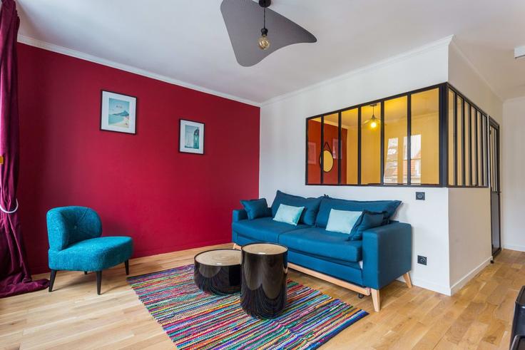 Elegant gestaltetes Wohnzimmer mit moderner Einrichtung in einer Wohnung im Building Rue du Faubourg Saint-Antoine - checkmyguest - 1350898 in 12th arrondissement, Paris
