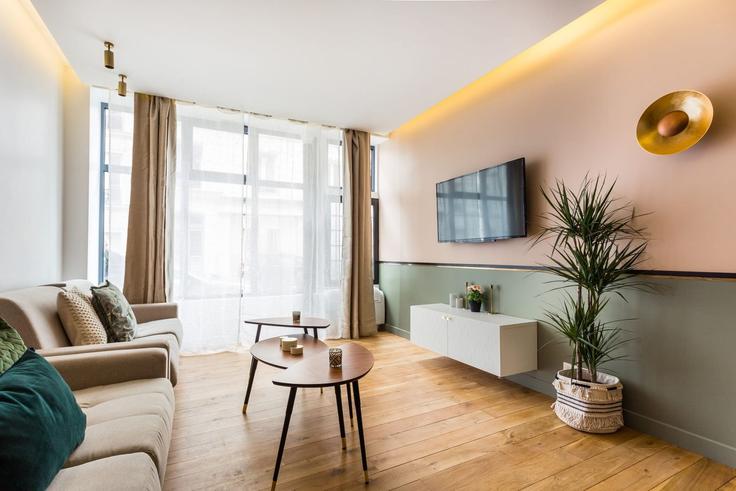 Sala de estar elegantemente projetada com móveis modernos em um apartamento no Building Rue Neuve des Boulets - checkmyguest - 1350555 em 11th arrondissement, Paris Sala de estar elegantemente projetada com móveis modernos em um apartamento no Building Rue Neuve des Boulets - checkmyguest - 1350555 em 11th arrondissement, Paris