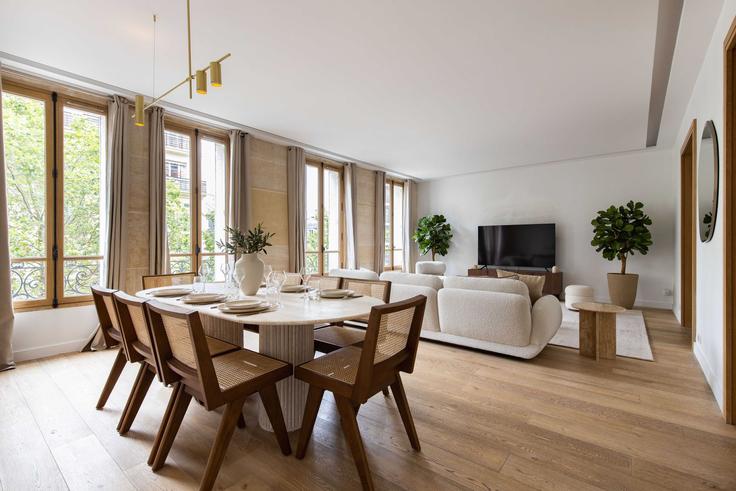 Sala de estar elegantemente projetada com móveis modernos em um apartamento no Building Avenue Victor Hugo - checkmyguest - 1348158 em 16th arrondissement, Paris