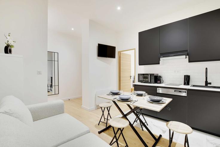 11th arrondissement, Paris에 위치한 Building Rue des Goncourt - checkmyguest - 1348202 아파트의 세련된 인테리어가 돋보이는 거실 11th arrondissement, Paris에 위치한 Building Rue des Goncourt - checkmyguest - 1348202 아파트의 세련된 인테리어가 돋보이는 거실