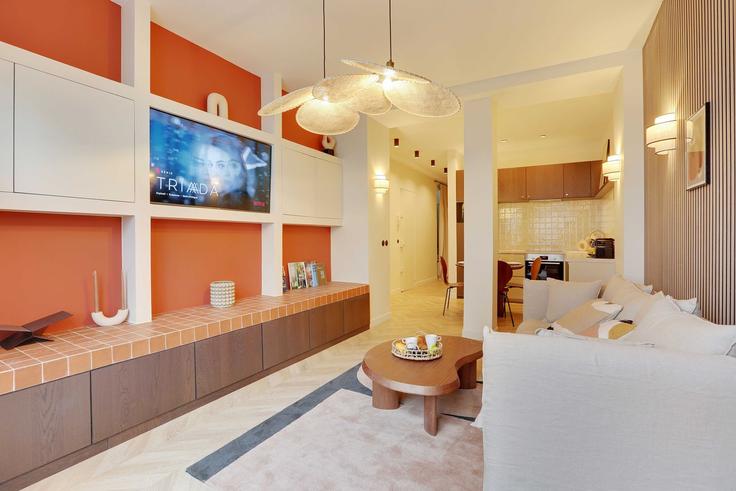 Salle de séjour élégante avec mobilier moderne dans un appartement à Building Boulevard Ornano - checkmyguest - 1348225 à 18th arrondissement, Paris