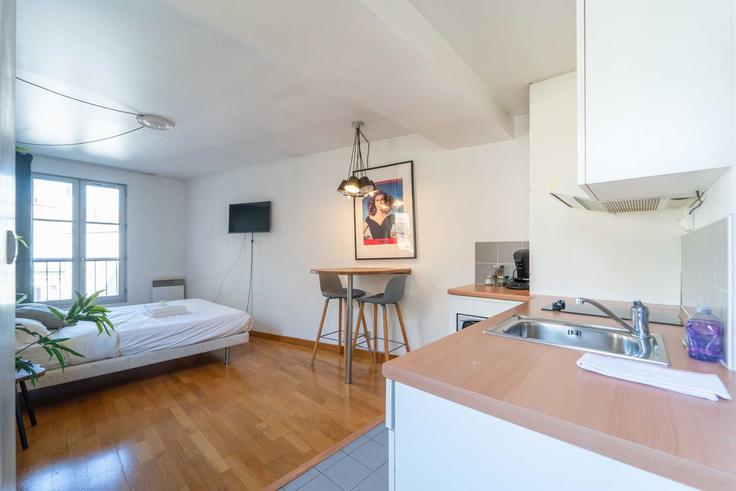 Salle de séjour élégante avec mobilier moderne dans un appartement à Building Rue Buffon - checkmyguest - 1348216 à 5th arrondissement, Paris Salle de séjour élégante avec mobilier moderne dans un appartement à Building Rue Buffon - checkmyguest - 1348216 à 5th arrondissement, Paris