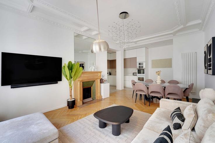 Elegant gestaltetes Wohnzimmer mit moderner Einrichtung in einer Wohnung im Building Rue Lalo - checkmyguest - 1349034 in 16th arrondissement, Paris Elegant gestaltetes Wohnzimmer mit moderner Einrichtung in einer Wohnung im Building Rue Lalo - checkmyguest - 1349034 in 16th arrondissement, Paris