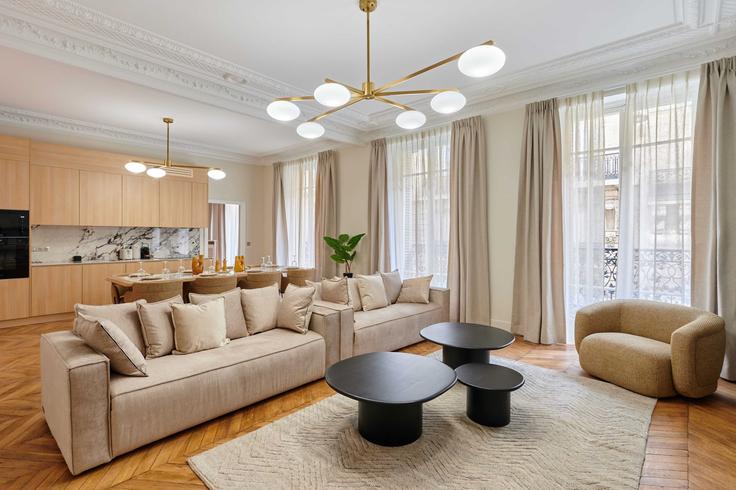 Elegante sala de estar con mobiliario moderno en un apartamento en Building Rue de Florence - checkmyguest - 1348826 en 8th arrondissement, Paris Elegante sala de estar con mobiliario moderno en un apartamento en Building Rue de Florence - checkmyguest - 1348826 en 8th arrondissement, Paris