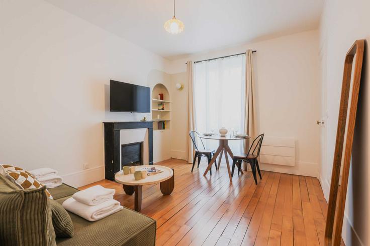 Building Rue Madeleine Michelis - checkmyguest - 1052884 - PAR adresindeki bir dairede modern mobilyalarla zarif bir şekilde tasarlanmış oturma odası Neuilly-sur-Seine, Neuilly-sur-Seine