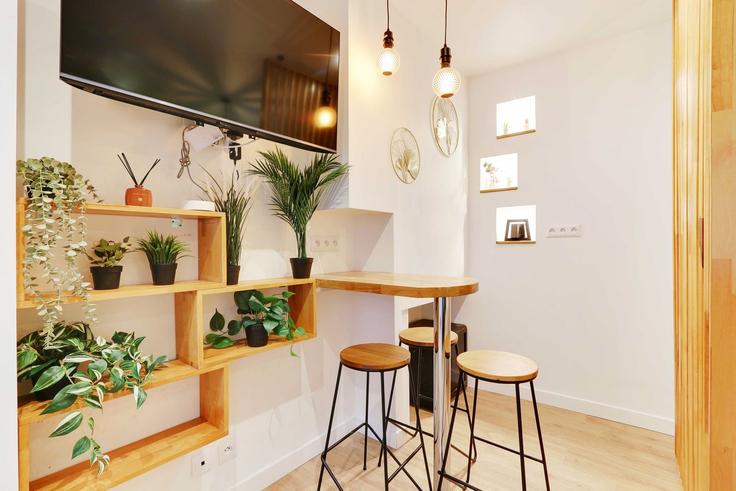 2nd arrondissement, Paris에 위치한 Building Rue Beauregard - checkmyguest - 1348851 유닛의 세련된 인테리어가 돋보이는 거실 2nd arrondissement, Paris에 위치한 Building Rue Beauregard - checkmyguest - 1348851 유닛의 세련된 인테리어가 돋보이는 거실