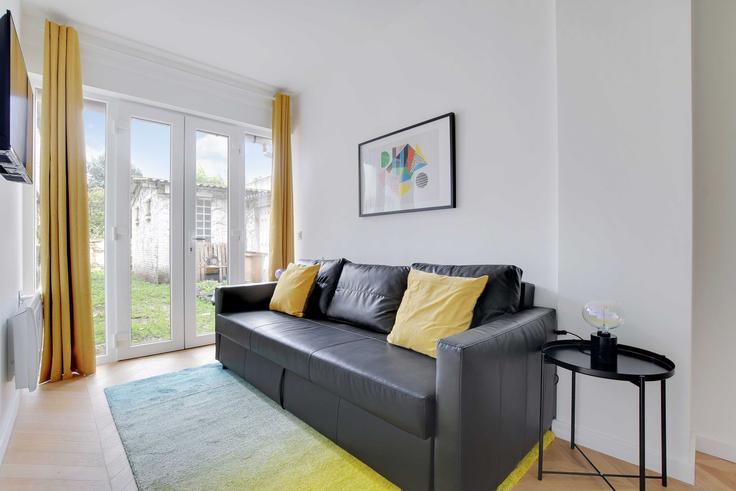 Building Rue Maurice Thorez - checkmyguest - 1348868 adresindeki bir dairede modern mobilyalarla zarif bir şekilde tasarlanmış oturma odası Nanterre, Nanterre
