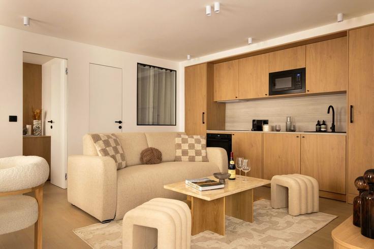 Building Rue René Boulanger - checkmyguest - 1348845 adresindeki bir dairede modern mobilyalarla zarif bir şekilde tasarlanmış oturma odası 10th arrondissement, Paris