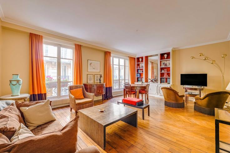 Salle de séjour élégante avec mobilier moderne dans un appartement à Building Rue Juliette Lamber - checkmyguest - 1052900 - PAR à 17th arrondissement, Paris