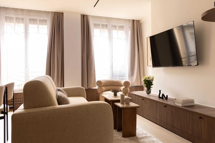 Elegant gestaltetes Wohnzimmer mit moderner Einrichtung in einer Wohnung im Building Rue Tronchet - checkmyguest - 1348704 in 9th arrondissement, Paris Elegant gestaltetes Wohnzimmer mit moderner Einrichtung in einer Wohnung im Building Rue Tronchet - checkmyguest - 1348704 in 9th arrondissement, Paris