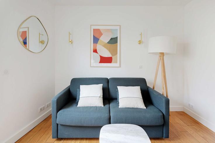 Elegant gestaltetes Wohnzimmer mit moderner Einrichtung in einer Wohnung im Building Rue Voltaire - checkmyguest - 1349921 in Suresnes, Suresnes Elegant gestaltetes Wohnzimmer mit moderner Einrichtung in einer Wohnung im Building Rue Voltaire - checkmyguest - 1349921 in Suresnes, Suresnes